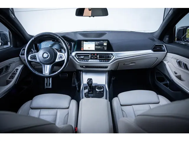 BMW 3 Serie 330i M-Sport 2019 Benzine 24