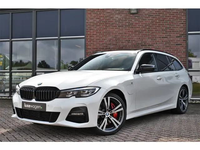 BMW 3 Serie Touring 330e M-Sport 2020 Hybride Benzine 44