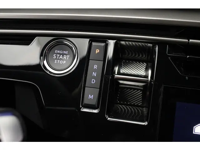 Peugeot 3008 1.2 Hybrid 145 Allure 2024 Hybride Benzine 22