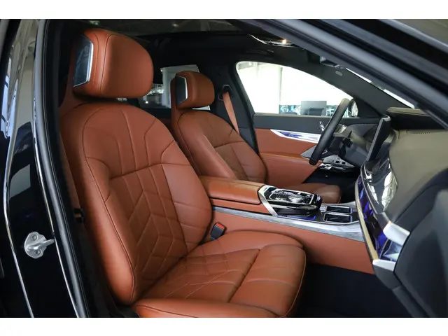 BMW i7 xDrive60 2025 Elektrisch 8