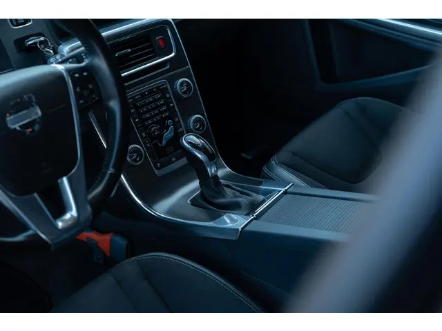 Volvo V60 T3 150 pk Momentum Automaat 2015 Benzine 11