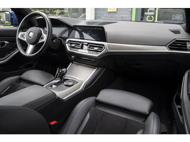 BMW 3 Serie 320i High Executive 2020 Benzine 19