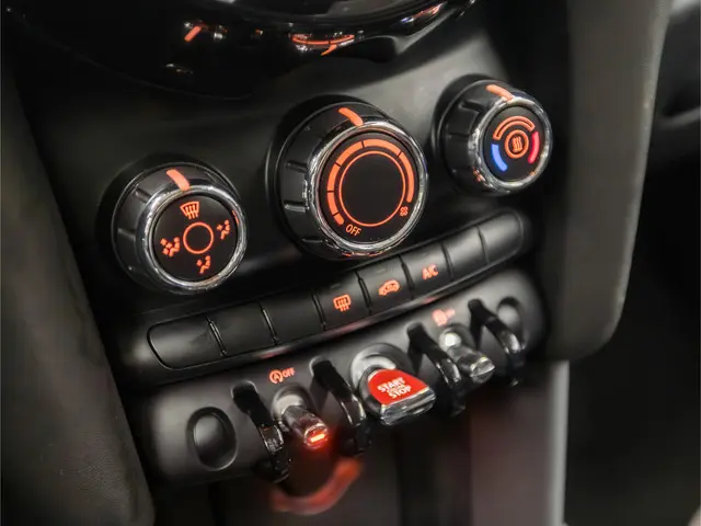 MINI One 1.5 One Sport 2019 Benzine 10