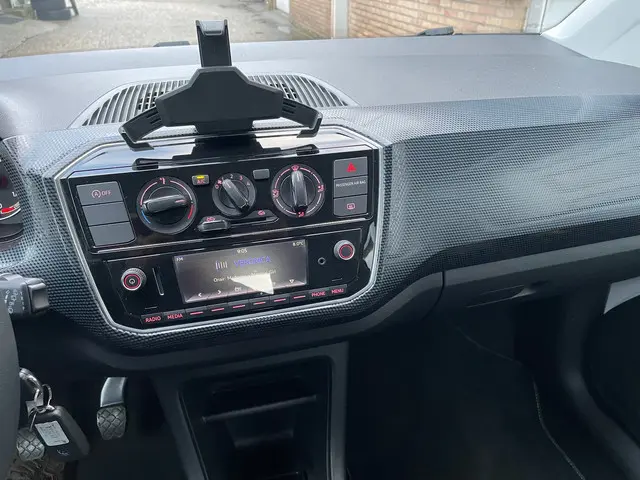 Volkswagen up! 1.0 BMT move up! 2017 Benzine 8