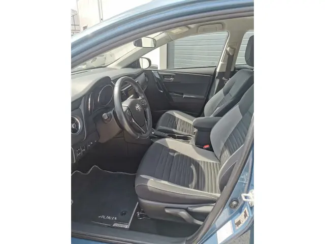 Toyota Auris 1.8 Hybrid 2018 Hybride Benzine 4