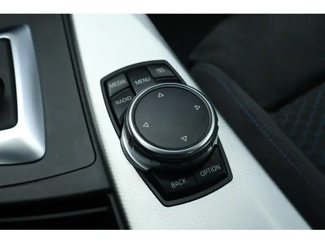 BMW 3 Serie Gran Turismo 320i Executive 2015 Benzine 36