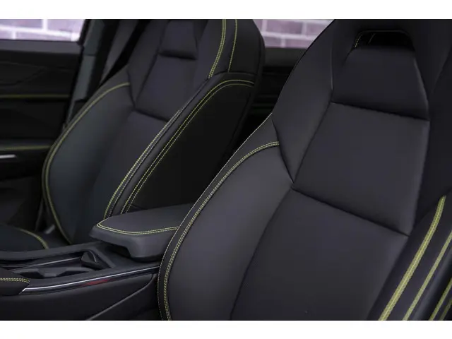 Lynk & Co 01 1.5 Plug-in Hybrid More 2025 Hybride Benzine 28