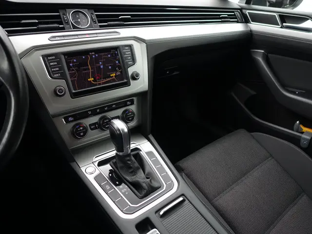 Volkswagen Passat 1.4 TSI Highline Aut- 2015 Benzine 8