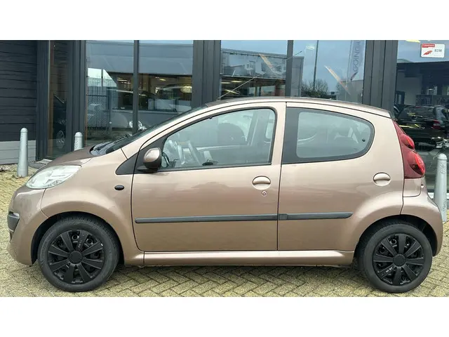 Peugeot 107 1.0 Active 2014 Benzine 6