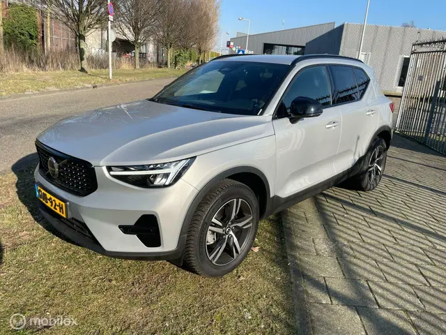 Volvo XC40 automaat Plus dark 2024 Benzine 2