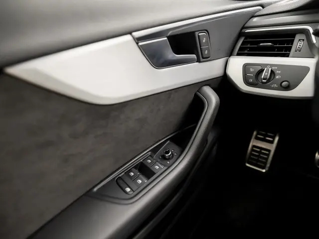 Audi A4 Avant 45 TFSI quattro Sport S line 2019 Benzine 25