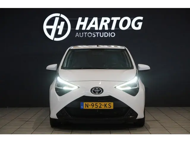 Toyota Aygo 1.0 VVT-i x-play 2021 Benzine 10