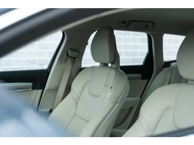 Volvo V90 T4 Momentum Aut 2018 Benzine 6