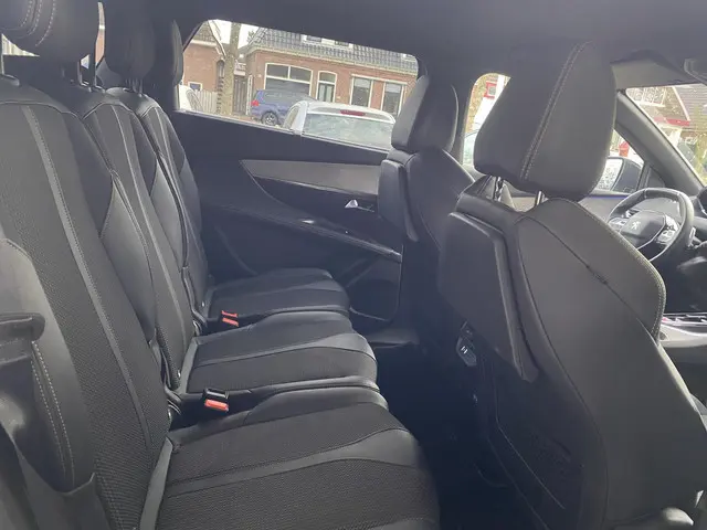 Peugeot 5008 1.2 Hybrid 136 GT 2024 Hybride Benzine 7