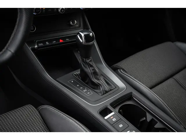 Audi Q3 45 TFSI e S edition 2024 Hybride Benzine 21