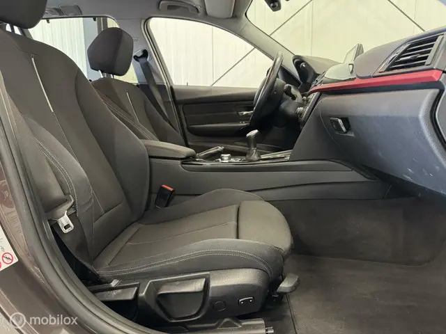 BMW 3 Serie Touring 316i Business 2013 Benzine 11