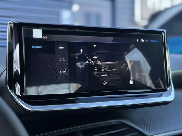 Peugeot 2008 1.2 Hybrid 145 GT 2026 Hybride Benzine 18