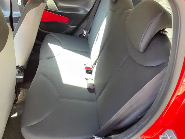 Toyota Aygo 1.0 VVT-i Now 2013 Benzine 12