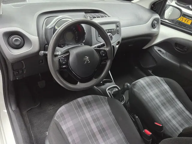 Peugeot 108 1.0 e-VTi Active 2019 Benzine 12