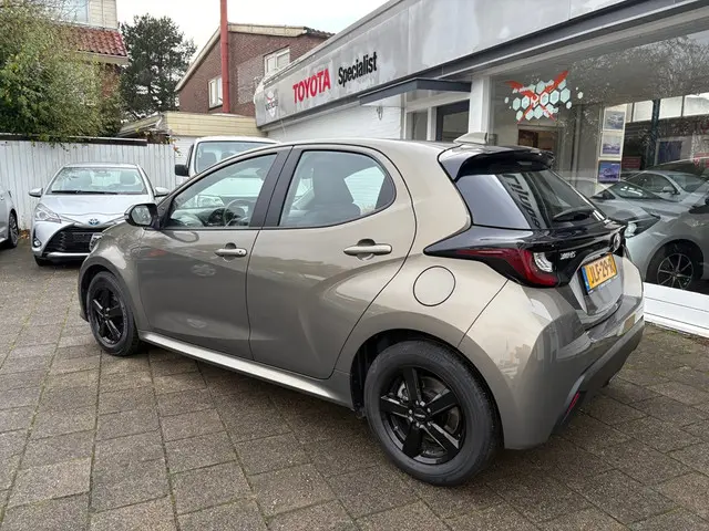 Toyota Yaris 1.5 Hybrid Dynamic 2023 Hybride Benzine 3