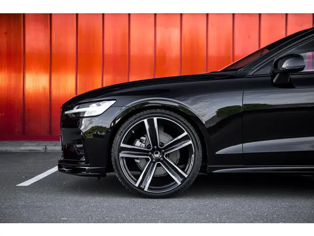 Volvo S60 2.0 B4 Ultimate Dark 2023 Benzine 21