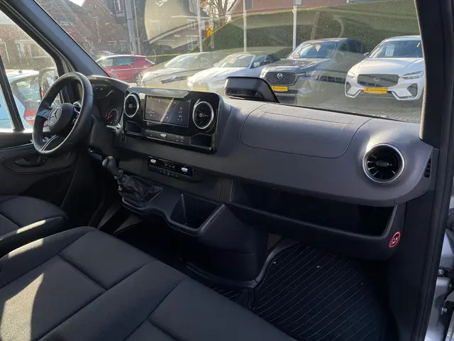 Mercedes-Benz Sprinter 315 1.9 CDI L2H2 RWD 2024 Diesel 3
