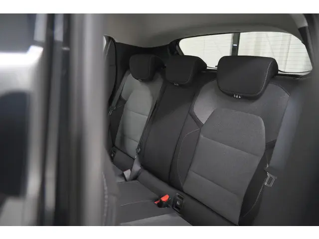 Renault Clio TCe 90 Evolution 2024 Benzine 32