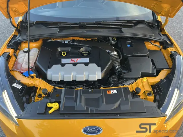 Ford Focus Wagon 2.0 ST-3|Uniek|Full 2015 Benzine 35