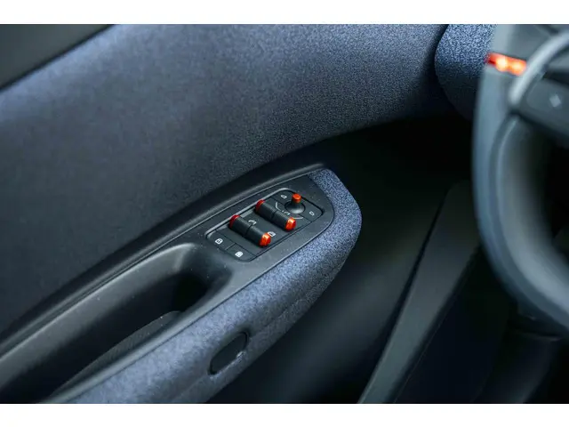 Lynk & Co 02 Core 66 kWh 2026 Elektrisch 18