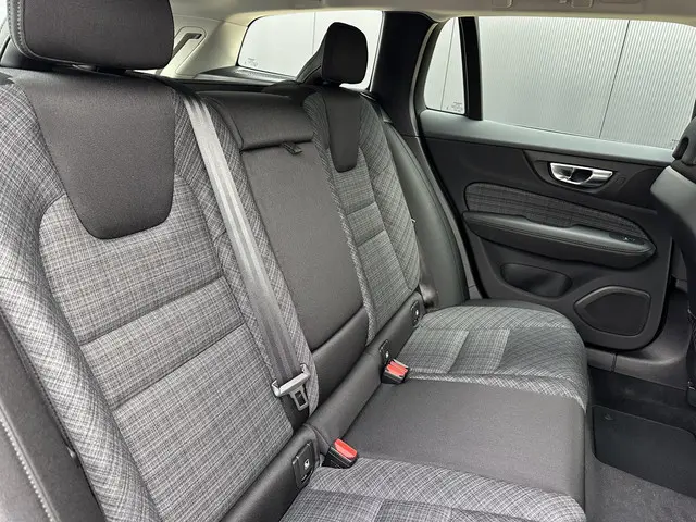 Volvo V60 2.0 B4 Essential Edition 2026 Benzine 9