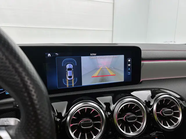 Mercedes-Benz CLA 180 AMG Line 2023 Hybride Benzine 9