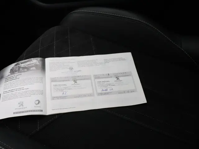 Peugeot 208 1.2 PureTech GT Pack 2021 Benzine 26