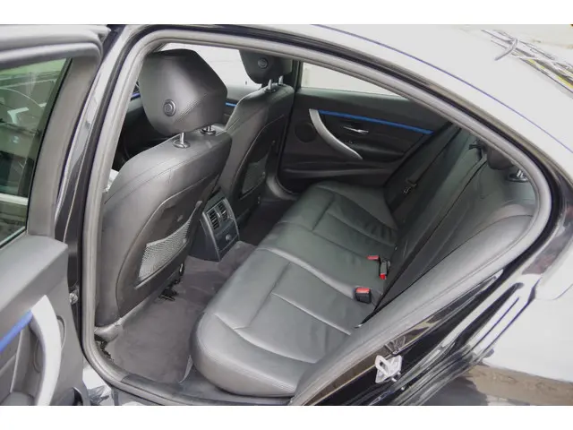BMW 3 Serie 330e M-sport LEDER/NAVI 2016 Hybride Benzine 17