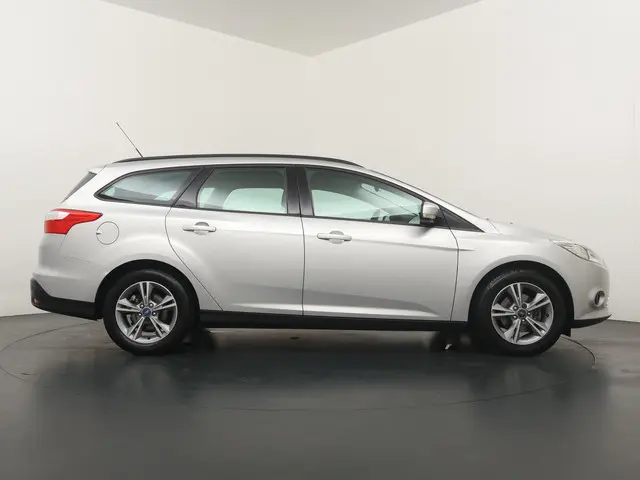 Ford Focus Wagon 1.0 EcoBoost Edition 2014 Benzine 6