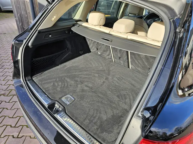 Mercedes-Benz GLC 250 4MATIC Prestige 2017 Benzine 34