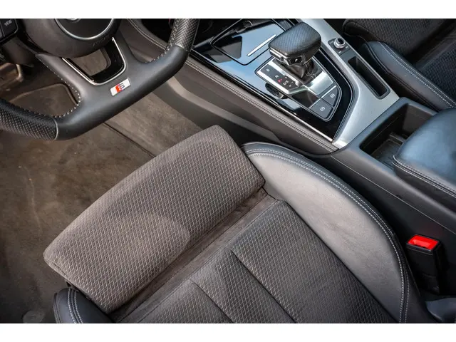 Audi A4 Avant 45 TFSI quattro edition one 2020 Benzine 27