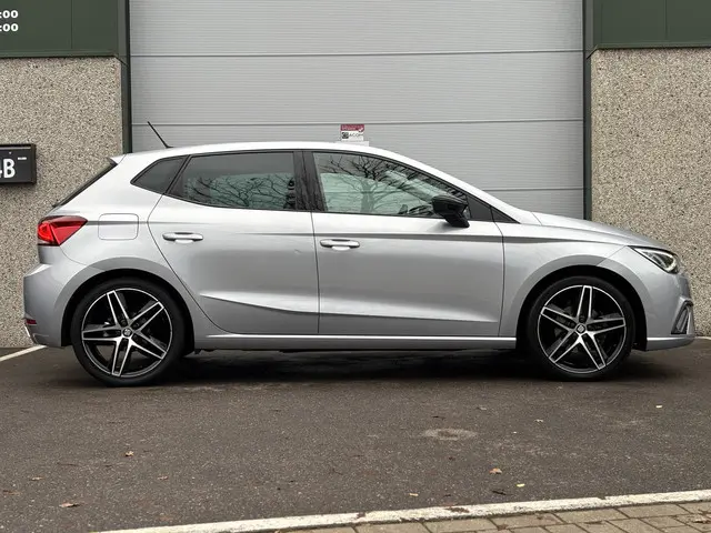 SEAT Ibiza 1.5 TSI EVO FR Intense 2019 Benzine 4