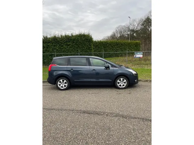Peugeot 5008 2