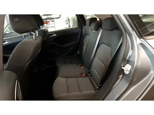 Mercedes-Benz B-Klasse 160 Automaat 2017 Benzine 16