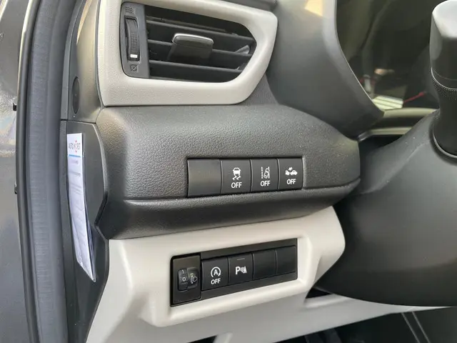 Suzuki Swift 1.2 Style Smart Hybrid 2025 Benzine 9