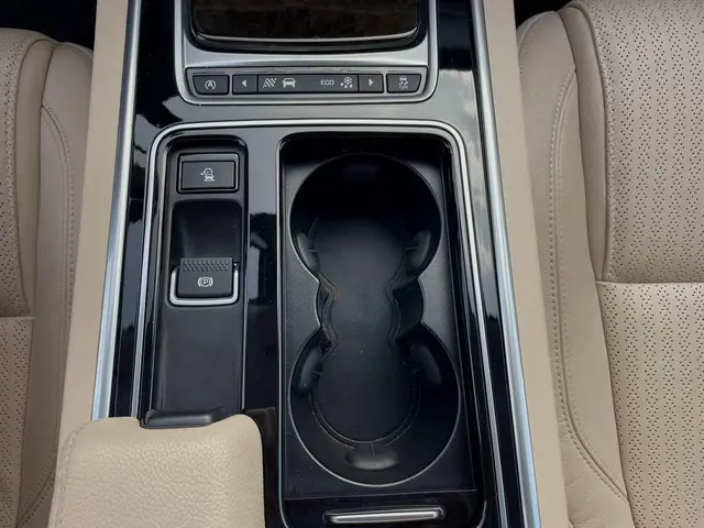 Jaguar XF 3.0 Portfolio AWD 2016 Benzine 33
