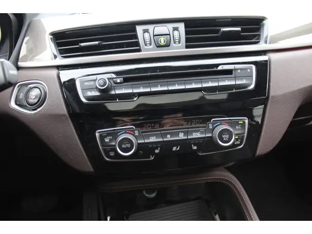 BMW X1 sDrive20i 260pk High Executive Pano 2017 Benzine 18