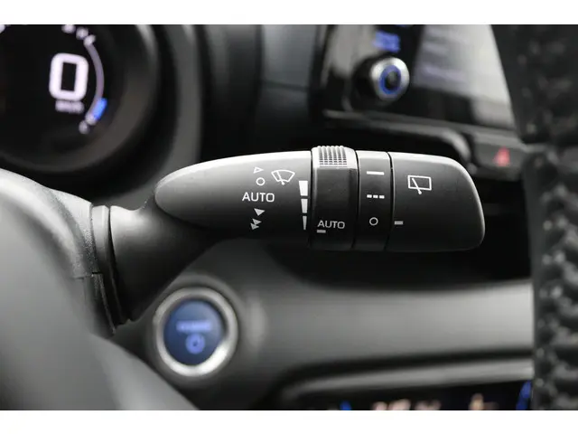 Toyota Yaris 1.5 Hybrid Dynamic 2021 Hybride Benzine 31