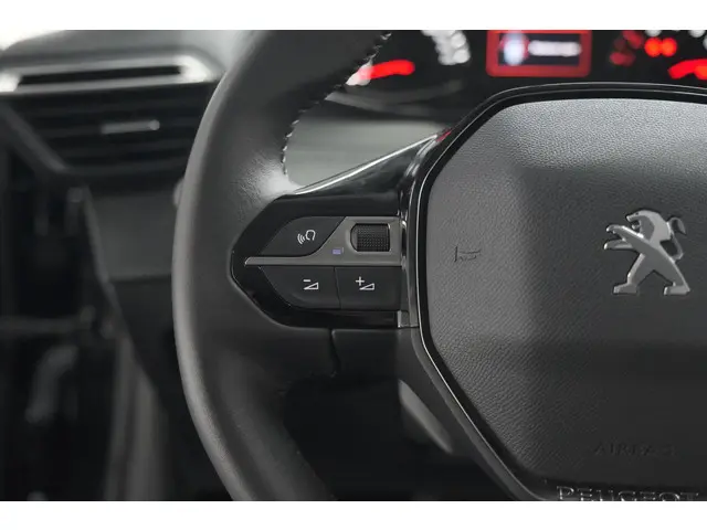 Peugeot 208 PureTech 100 Allure Pack 2023 Benzine 29