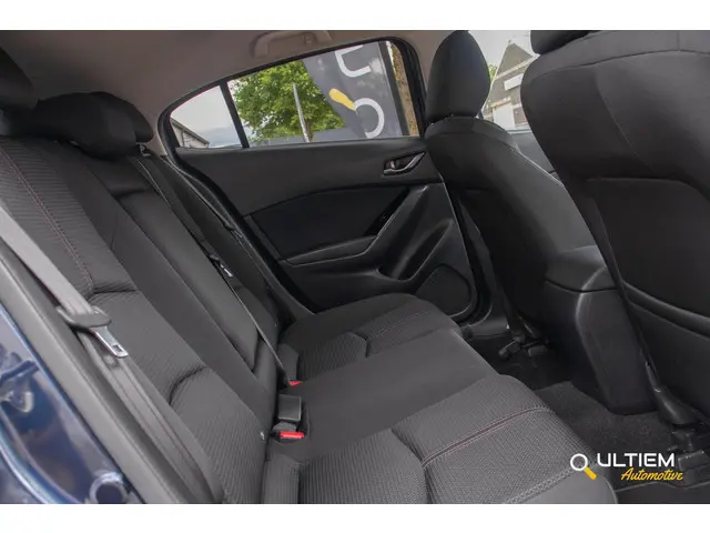 Mazda 3 2.0 SkyActiv-G 120 SkyLease 2018 Benzine 4