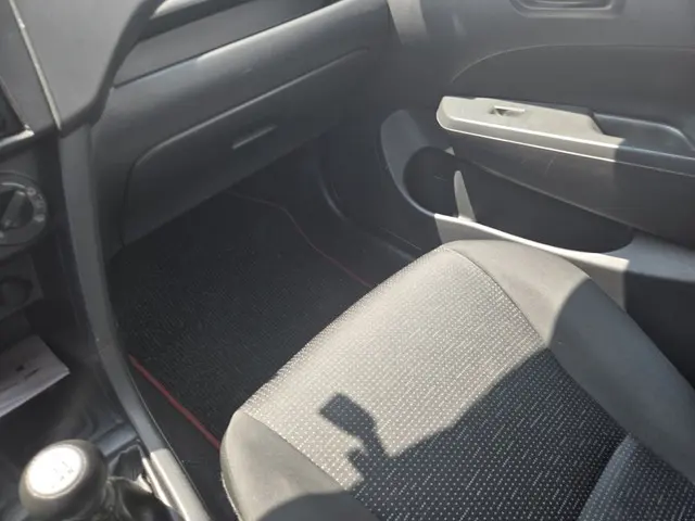 Suzuki Swift 1.2 Base 2012 Benzine 10