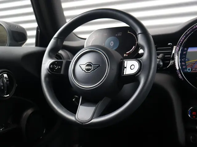 MINI 3-Deurs One 2022 Benzine 26