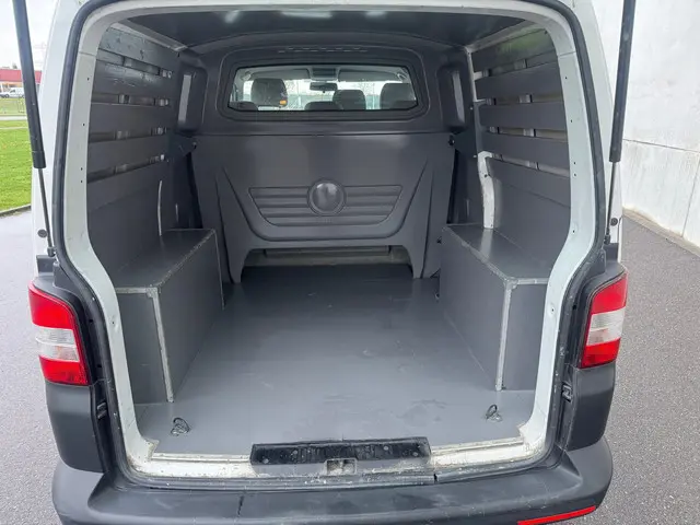 Volkswagen Transporter 2.0 TDI DC L1H2 2014 Diesel 8