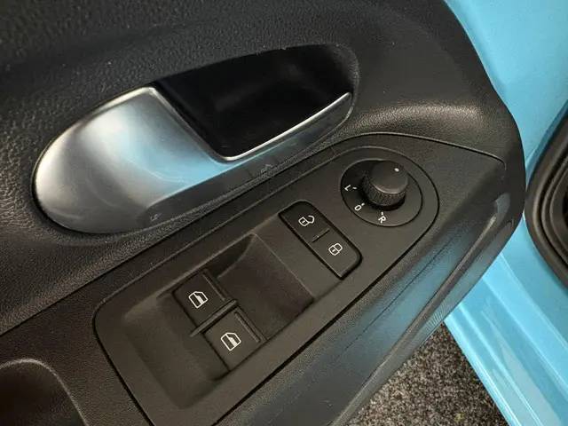 Volkswagen up! 1.0 BMT move up! 2017 Benzine 16