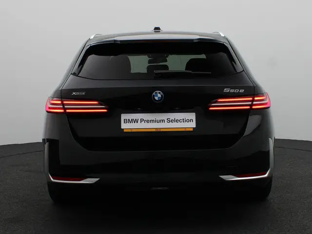 BMW 5 Serie Touring 550e xDrive 2025 Hybride Benzine 5